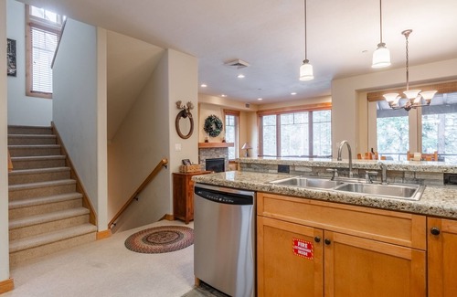 Woodwinds House | Upscale 4 Bed, 3 Bath at the Woodwinds with Mountain Views, Private Hot Tub, and Garage sleeps 10