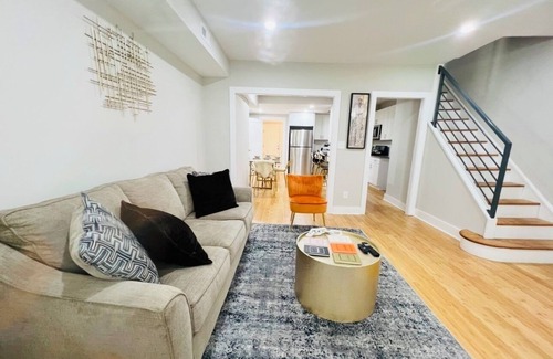 Northeast House | Upscale 4BDR Home @ Popular H Street Corridor+ Parking Free Cancellation