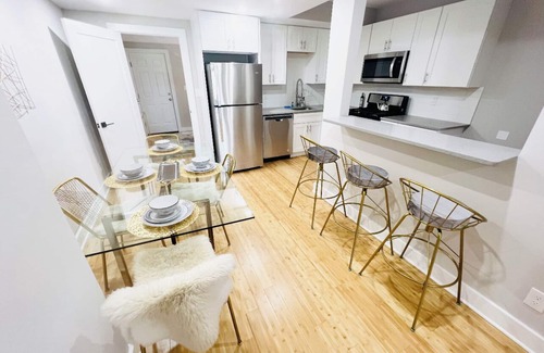 Northeast House | Upscale 4BDR Home @ Popular H Street Corridor+ Parking Free Cancellation