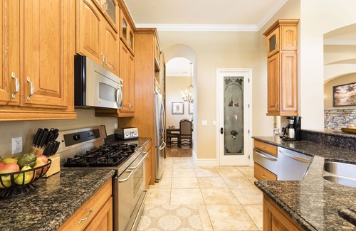 Reunion House | Upscale 5 Bedroom, Star Wars Theater, 6 Miles to Disney!