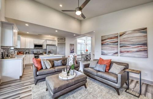 Point Venture House | Upscale 5BR Home on Lake Travis with HotTub & Lake Views