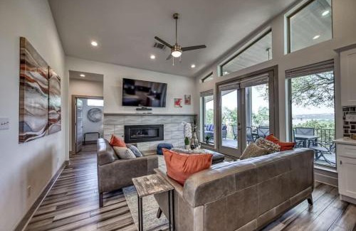 Point Venture House | Upscale 5BR Home on Lake Travis with HotTub & Lake Views