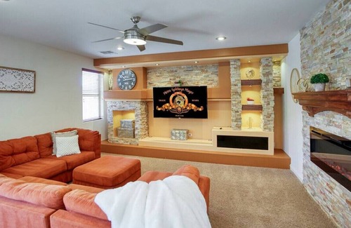 Stetson Valley House | Upscale 5BR W/ KING Bed- Pool, Jacuzzi & Theater!