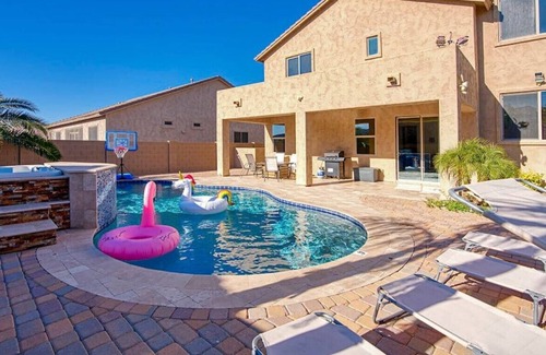 Stetson Valley House | Upscale 5BR W/ KING Bed- Pool, Jacuzzi & Theater!