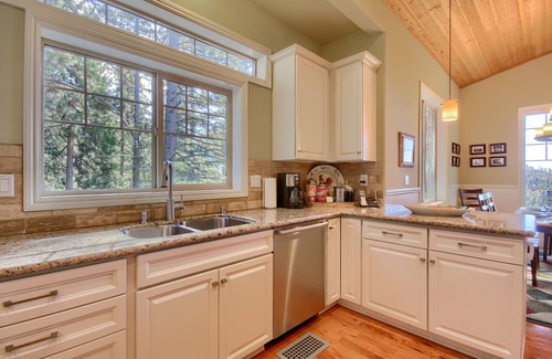 Yosemite West House | Upscale Air-Conditioned Yosemite West Vacation Home Inside Park Gates
