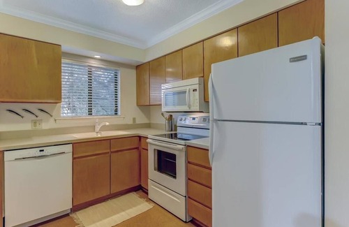 Fernandina Beach Condo | Upscale & Affordable Amelia Landings 2B/2B Condo. Short walk to beach!