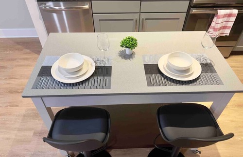 Charlotte Apartment | Upscale & Airy 2 Bed Suite—In Waverly!