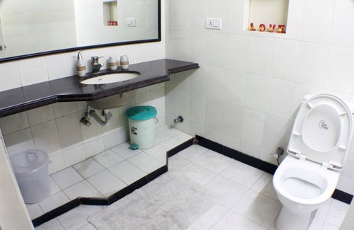 Alipur Apartment | Upscale Apartment in Posh Alipore Area