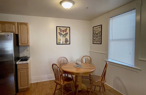 Kerrytown Apartment | Upscale apartment in Ann Arbor's Kerrytown