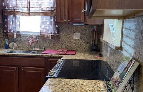 Fairway House | Upscale Bungalow in the heart of downtown Lexington