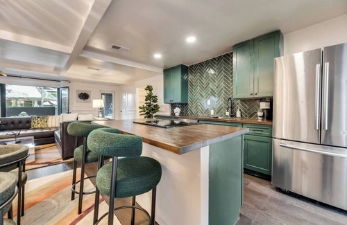 Old East Dallas Condo | Upscale Central Dallas retreat with pool, luxury interiors, and award-winning courtyard