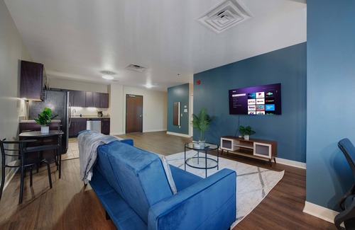 Downtown Pittsburgh Apartment | Upscale Charm | PREMIUM LOCATION | 24/7 Valet Gym Terrace Roku + 2 TVs!