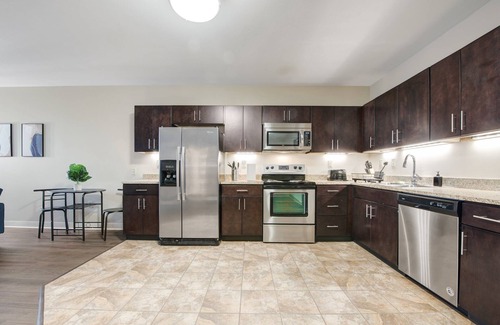 Downtown Pittsburgh Apartment | Upscale Charm | PREMIUM LOCATION | 24/7 Valet Gym Terrace Roku + 2 TVs!