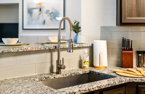 Southwest Carrollton Apartment | Upscale City Apartment with Pool & Fitness Center