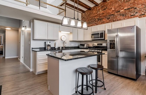 Downtown Portland Apartment | Upscale City Apartment Signature Location