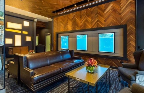 Magnificent Mile Hotel | Upscale City Center Stay | Prime Locale | City Views | Pets Allowed
