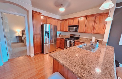 Renton Condo | Upscale Condo in Central Renton – Convenient to Airport, Hospitals & Downtown