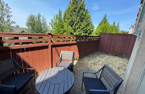 Renton Condo | Upscale Condo in Central Renton – Convenient to Airport, Hospitals & Downtown