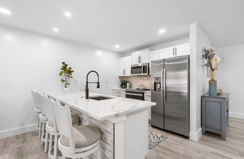Bayview Condo | Upscale Condo, Private beach, overlooking ocean, pool, Gated community