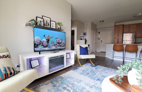 Downers Grove Apartment | Upscale Condo, Washer and Dryer, Fireplace, King Bed, Close To It All