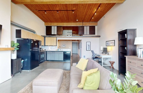 Miller Park Condo | Upscale condo with reserved parking, balcony, & sleek kitchen - walk to parks