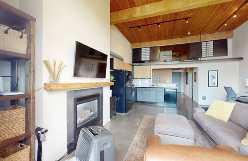 Miller Park Condo | Upscale condo with reserved parking, balcony, & sleek kitchen - walk to parks