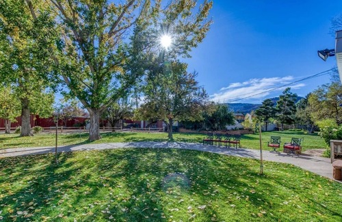 Kanab House | Upscale Cottage/gym/sauna/backyard/walk to: hiking/museums/restaurants/shop/SL7+