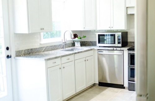 Powhatan House | Upscale Country Cottage on 22 acres and a Pond