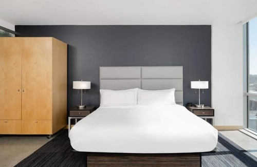 Iowa City Hotel | Upscale Downtown Suite – 2 Units w/Kitchen, Walk to U of Iowa, Shops, Museum