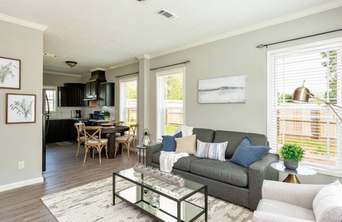 Harvest Apartment | Upscale Duplex Getaway for 4 near Madison