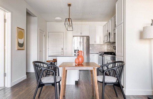 Elmhurst Apartment | Upscale Elmhurst 1BR w/Lounge, Pool & Gym nr Metra, by Blueground