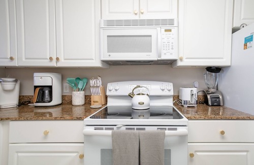 Fort Morgan Condo | Upscale Family-Friendly Beachfront Condo Conveniently Located