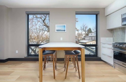 Berkeley Hotel | Upscale Flat with Rooftop Patio & Mountain Views!