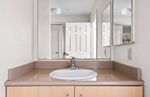 Central District Apartment | Upscale Fremont 1BR w/ Pool, W/D & Gym, near TJ & WF, by Blueground