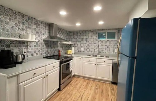 West Falls Church Apartment | Upscale, Full Kitchen, 2-Bedroom Aptn