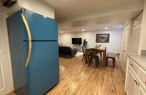 West Falls Church Apartment | Upscale, Full Kitchen, 2-Bedroom Aptn