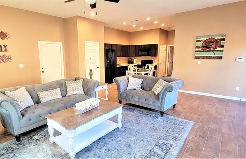 Peoria House | Upscale Gated House-Cold AC-Free WIFI & Parking