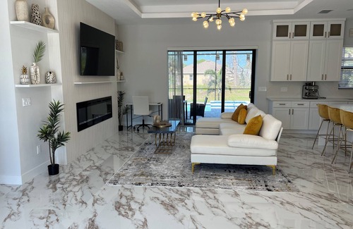 Pine Valley House | Upscale Getaway