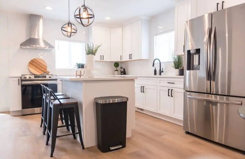 South Salt Lake House | Upscale Getaway - Central Location - 2 Car Garage