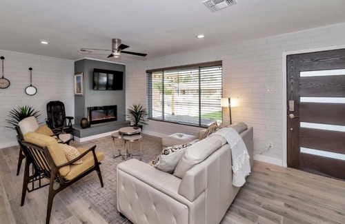 Peaceful Valley House | Upscale Getaway, Walk to Old Town Scottsdale!