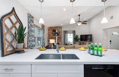 Barker House | Upscale Haven - Great Southwest Equestrian Center