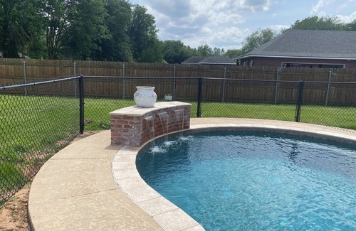 Alexandria House | Upscale Hideaway, Disney+, Fast Wi-Fi, Not-Pet Friendly, POOL Closed Sept 2024