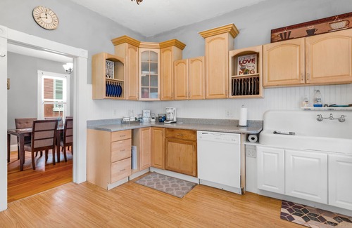 St. Charles Historic District House | UPSCALE HISTORIC MAIN ST*Huge Dining, Kitchen,Fenced BckYrd. PETS/Handicap acces