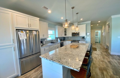 Morgantown House | Upscale home w/pools, tennis & views