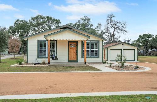Dripping Springs House | Upscale Home with Pool and FirePit - Close to Mercer St!