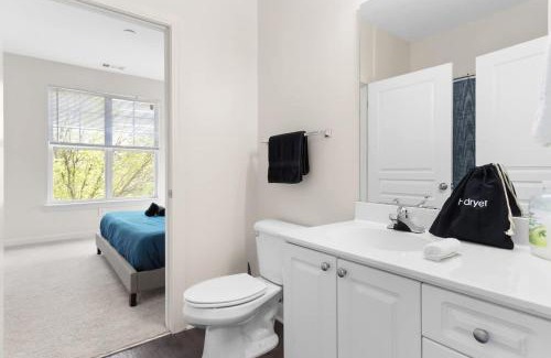 Cary Apartment | Upscale King 2BR Suite Mins to Downtown Raleigh!