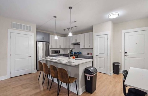 Charlotte Apartment | Upscale King 3BR Suite Mins to Uptown Charlotte!