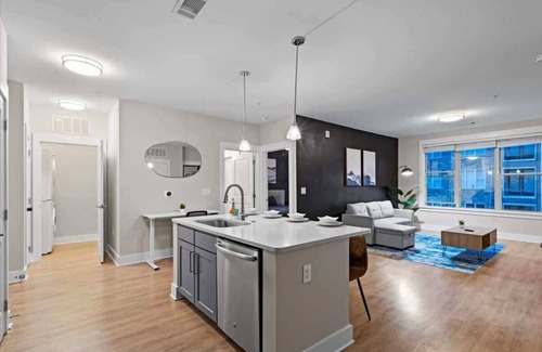 Charlotte Apartment | Upscale King 3BR Suite Mins to Uptown Charlotte!