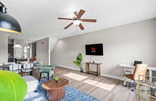 Pineville House | Upscale King 3BR Townhouse in Pineville