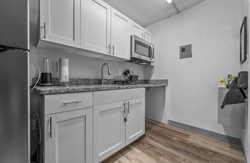 Highlands Apartment | Upscale King Bed Suite—Mins to Downtown JAX!